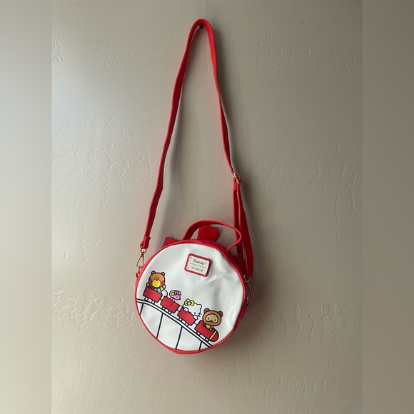 Hello Kitty Ferris Wheel Crossbody Bag - Red and White - Picture 5 of 7